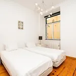 Апартаменти Charming 2 Bedroom Next To Praca Da Figueira